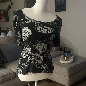Almost Famous Black and White Floral Short Sleeve Top